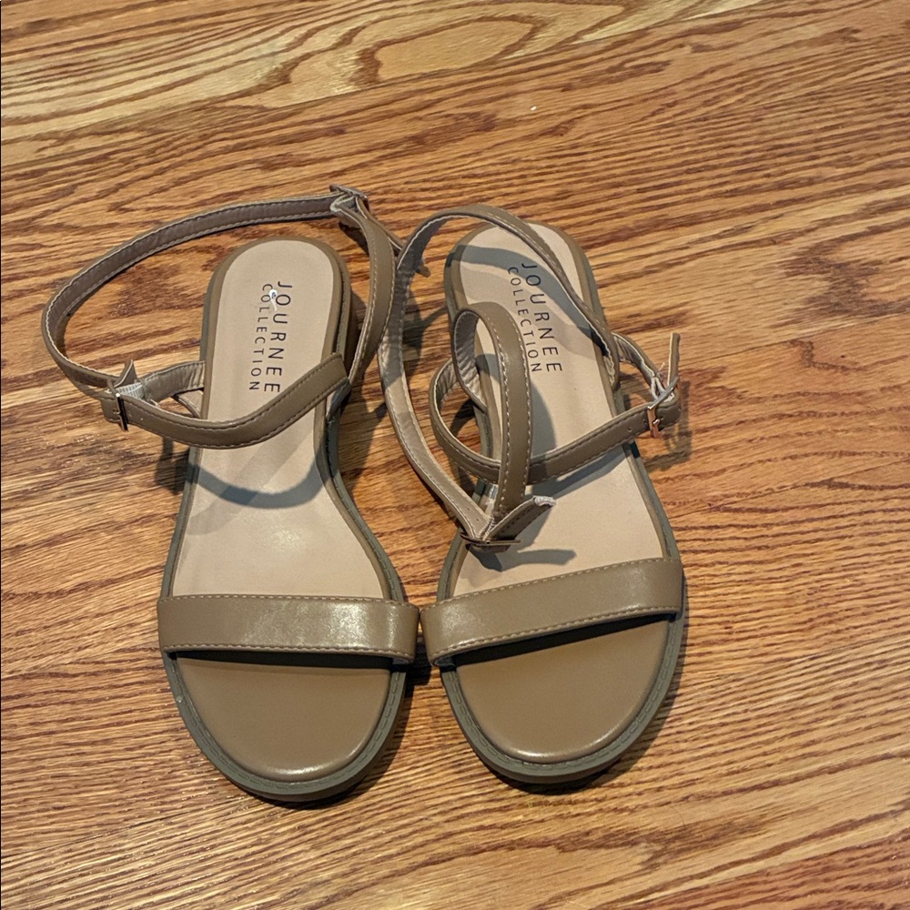 Journee Collection Women's Tan Sandals size 8.5